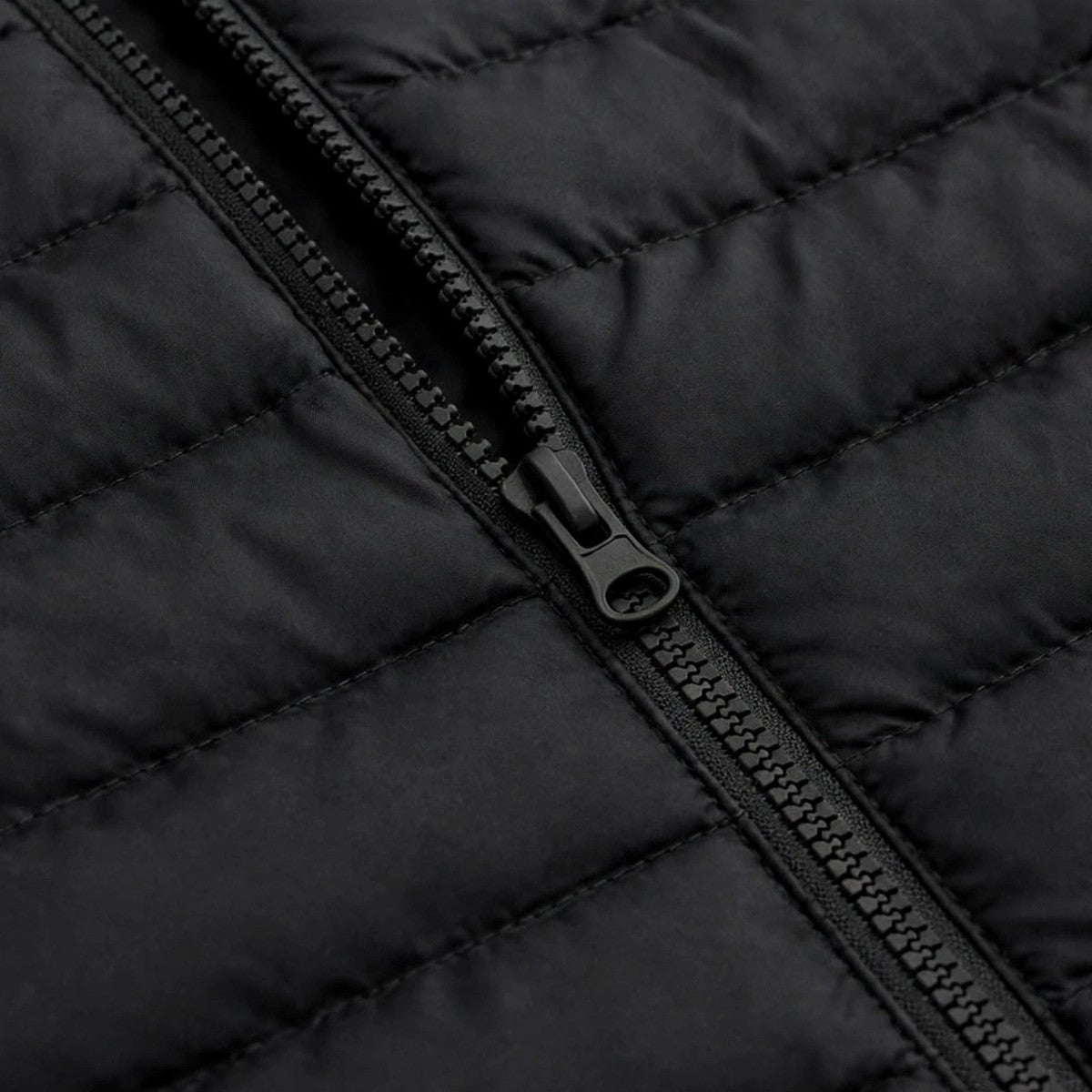 Vellor Lightweight Puffer Black, zip and fabric detail