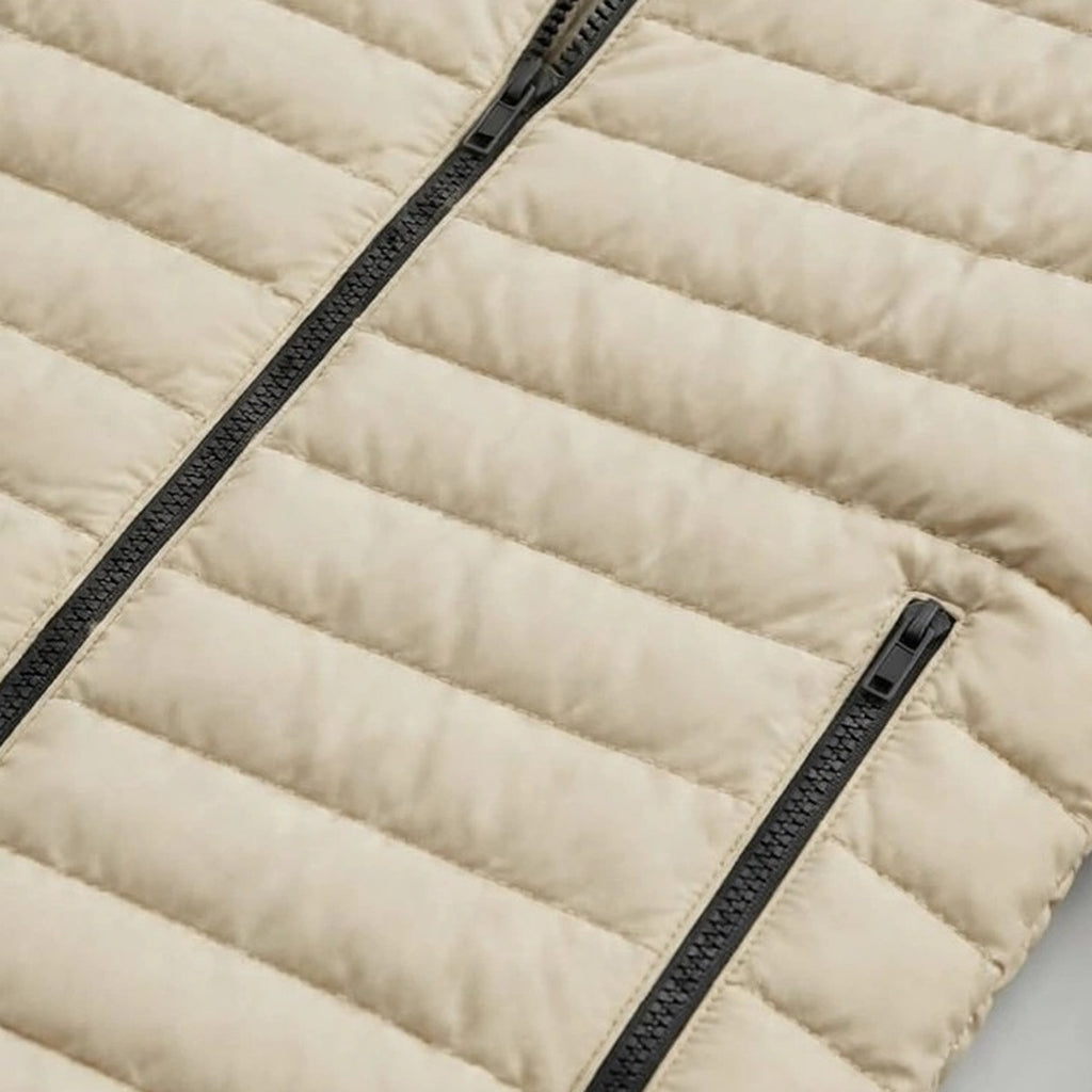 Vellor Lightweight Puffer Beige, zip and fabric detail