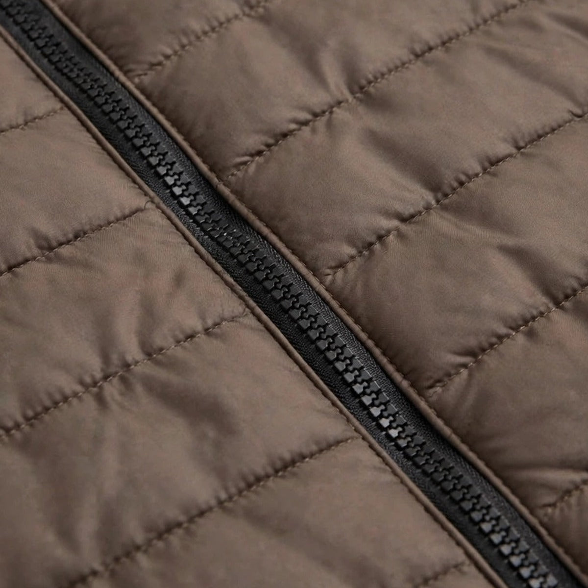 Vellor Lightweight Puffer Brown, zip and fabric detail