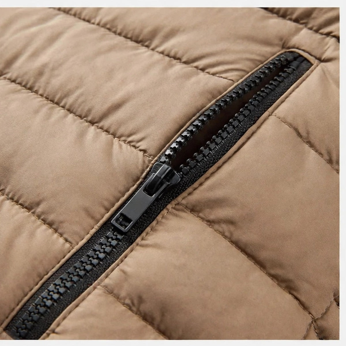 Vellor Lightweight Puffer Camel, zip and fabric detail