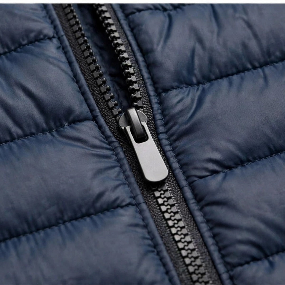Vellor Lightweight Puffer Navy, zip and fabric detail